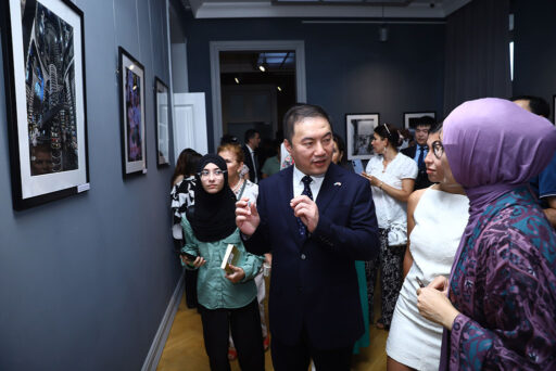 “ÇİN: Xəyalların fövqündə” fotosərgisi